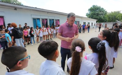 El JAGÜEL: FERNANDO GRAY INAUGURÓ EL PLAYÓN DE LA ESCUELA PRIMARIA N° 12