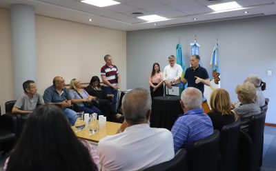 FERNANDO GRAY ENTREGÓ CONVENIOS DE PAGO EN CUOTAS PARA QUE FAMILIAS DEL BARRIO POLICIAL CONCRETEN EL PROCESO DE ESCRITURACIÓN SIN HIPOTECAS