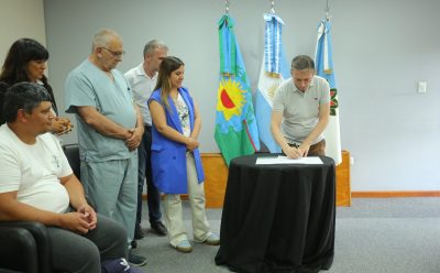 FERNANDO GRAY FIRMÓ EL PASE A PLANTA PERMANENTE DE PERSONAL DE LA CARRERA PROFESIONAL HOSPITALARIA
