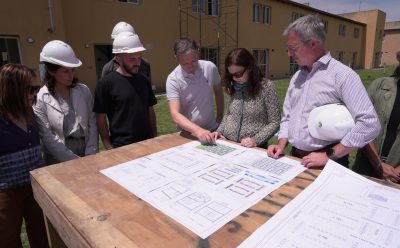 FERNANDO GRAY Y SILVINA BATAKIS RECORRIERON LAS OBRAS DE UN COMPLEJO HABITACIONAL DE 262 VIVIENDAS EN ESTEBAN ECHEVERRÍA