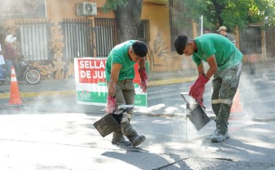 EL MUNICIPIO CONTINÚA LAS TAREAS DE TOMADO DE JUNTAS EN LAS CALLES DEL DISTRITO