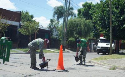 EL MUNICIPIO REALIZA TRABAJOS DE TOMADO DE JUNTAS EN LAS CALLES DEL DISTRITO