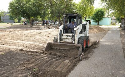 EL JAGÜEL: COMENZÓ LA CONSTRUCCIÓN DE UN PLAYÓN DEPORTIVO EN LA PLAZA ALFONSINA STORNI