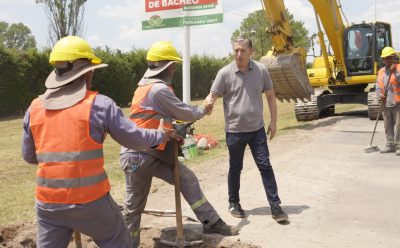 FERNANDO GRAY RECORRIÓ LAS OBRAS DE BACHEO EN LA CALLE SARGENTO CABRAL DE CANNING