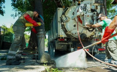 OPERATIVOS PREVENTIVOS DE LIMPIEZA DE DESAGÜES PLUVIALES EN LOS BARRIOS DE MONTE GRANDE POR FUTURAS TORMENTAS