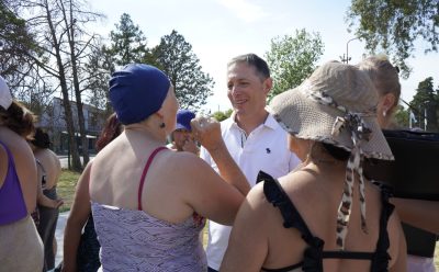 FERNANDO GRAY RECORRIÓ LA COLONIA DE VERANO DE ESTEBAN ECHEVERRÍA