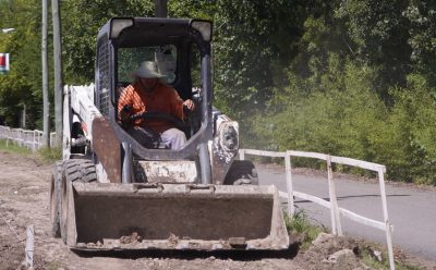 EL MUNICIPIO REALIZA OBRAS DE VEREDAS EN LA ESCUELA PRIMARIA N° 20