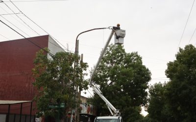 EL MUNICIPIO DE ESTEBAN ECHEVERRÍA AVANZA CON LA INSTALACIÓN Y EL REEMPLAZO DE LUMINARIAS LED EN LA VÍA PÚBLICA