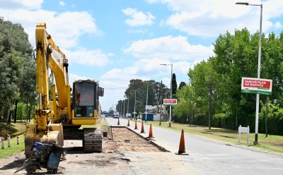 CANNING: AVANZAN LAS OBRAS DE BACHEO EN LA CALLE SARGENTO CABRAL