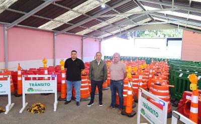 FERNANDO GRAY ENTREGÓ INSUMOS Y EQUIPAMIENTO DE SEGURIDAD VIAL PARA LA DIRECCIÓN DE TRÁNSITO DE ESTEBAN ECHEVERRÍA