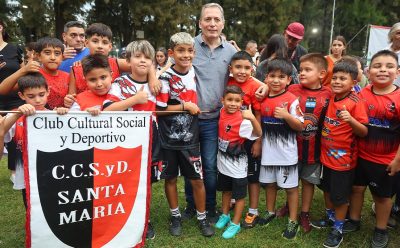 FERNANDO GRAY ENTREGÓ CAMISETAS DE FÚTBOL A MÁS DE 5.800 CHICOS DE LOS 54 CLUBES LOCALES