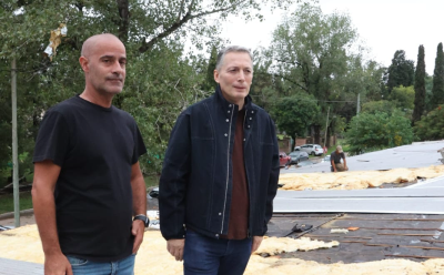 9 DE ABRIL: FERNANDO GRAY RECORRIÓ LA PRIMARIA N° 54, QUE SUFRIÓ DAÑOS EN EL TECHO TRAS EL TEMPORAL