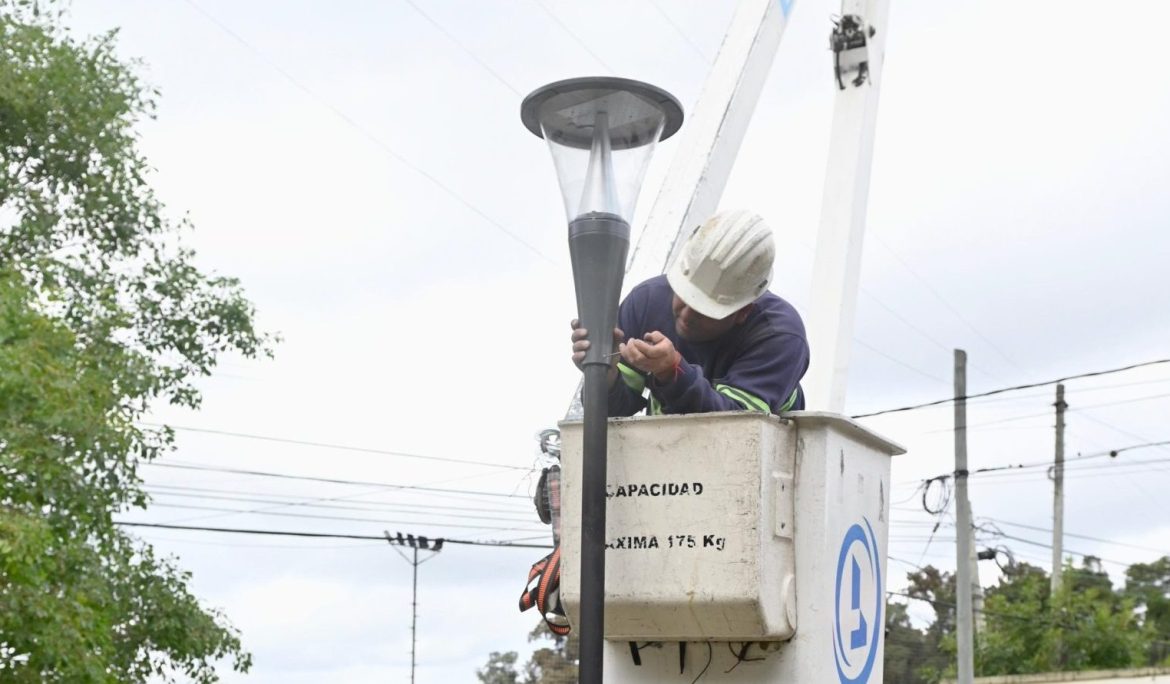 EL MUNICIPIO CONTINÚA LA INSTALACIÓN Y EL REEMPLAZO DE LUMINARIAS LED EN ESPACIOS PÚBLICOS DEL DISTRITO
