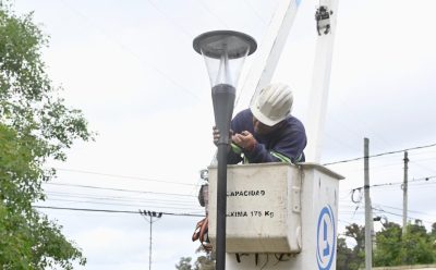 EL MUNICIPIO CONTINÚA LA INSTALACIÓN Y EL REEMPLAZO DE LUMINARIAS LED EN ESPACIOS PÚBLICOS DEL DISTRITO