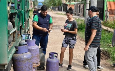 9 DE ABRIL: EL MUNICIPIO REALIZÓ UN OPERATIVO DE RECARGA DE GARRAFAS A VALOR SOCIAL
