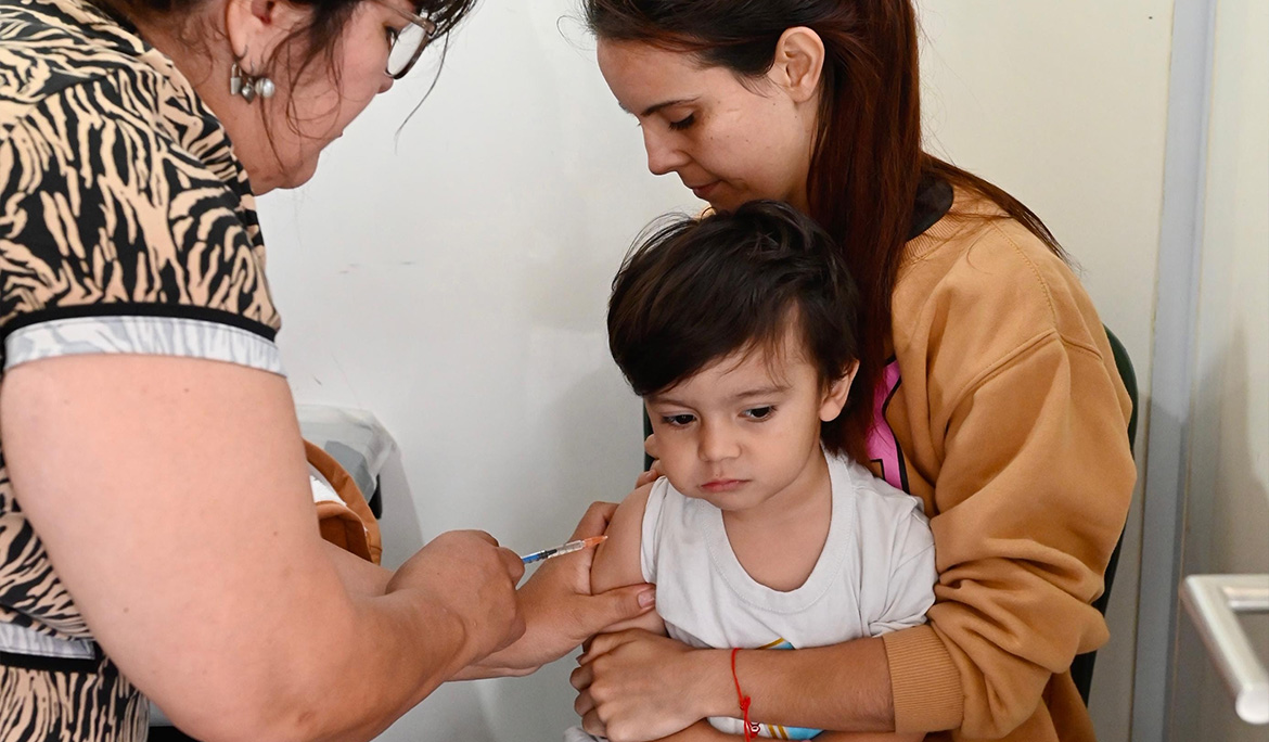 AVANZA LA CAMPAÑA DE VACUNACIÓN GRATUITA DE REFUERZO CONTRA EL SARAMPIÓN EN ESTEBAN ECHEVERRÍA