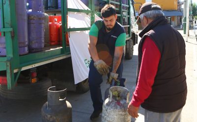 EL MUNICIPIO REALIZÓ UN NUEVO OPERATIVO DE RECARGA DE GARRAFAS A PRECIO SOCIAL EN 9 DE ABRIL