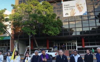 FERNANDO GRAY ENCABEZÓ EL ACTO MUNICIPAL EN HOMENAJE AL PAPA FRANCISCO