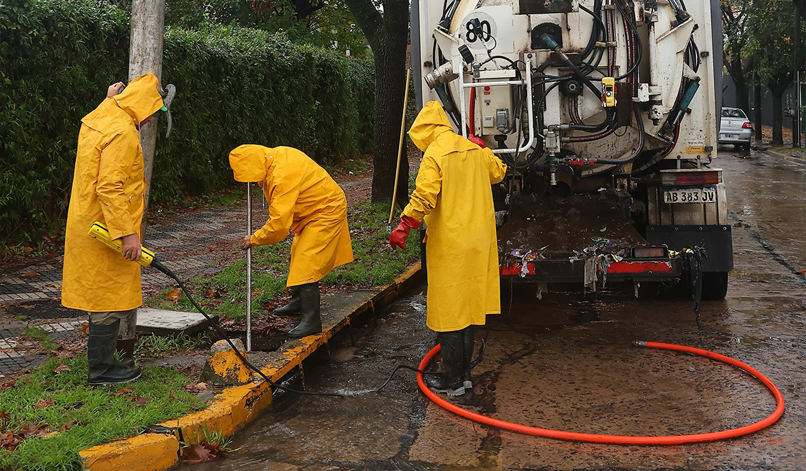 EL MUNICIPIO CONTINÚA EL OPERATIVO DE LIMPIEZA EN CALLES Y ARROYOS, Y DE ASISTENCIA A LAS FAMILIAS AFECTADAS POR LA TORMENTA