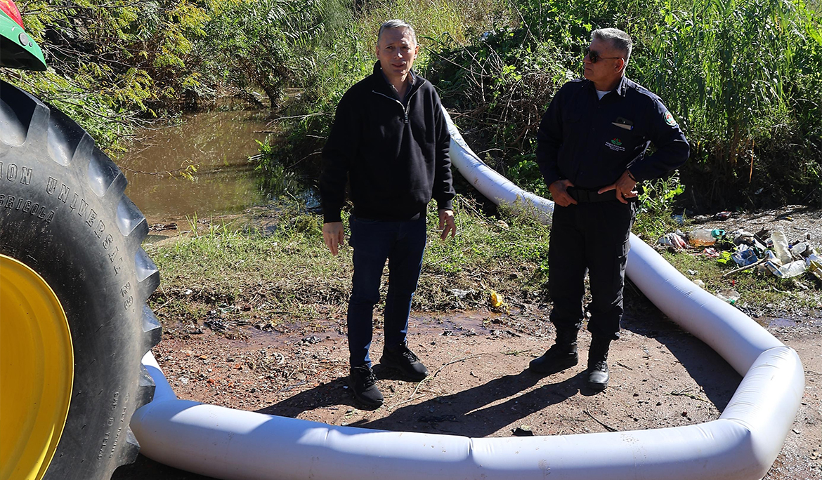 FERNANDO GRAY SUPERVISÓ LAS TAREAS DE LIMPIEZA Y EXTRACCIÓN DE AGUA EN 9 DE ABRIL
