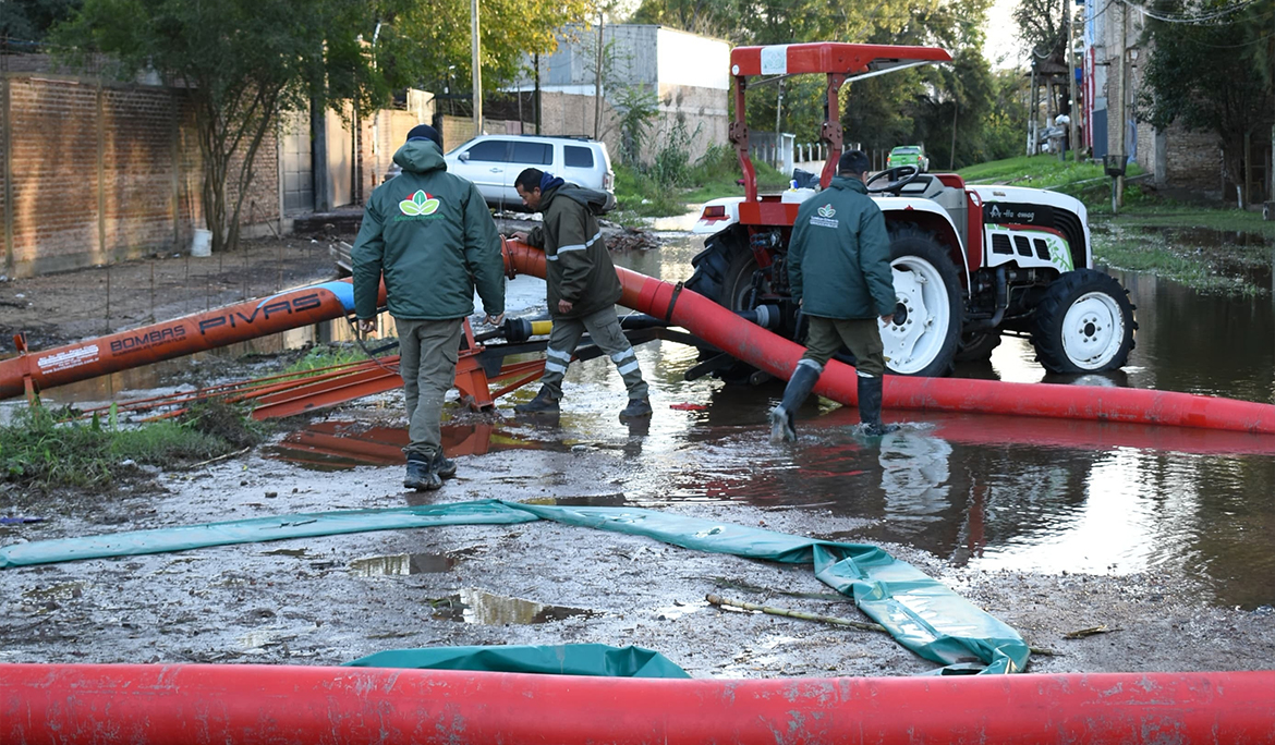 LUEGO DEL TEMPORAL, EL MUNICIPIO CONTINÚA LAS TAREAS DE LIMPIEZA DE CALLES Y ARROYOS