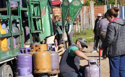 MONTE GRANDE SUR: EL MUNICIPIO REALIZÓ UN OPERATIVO DE RECARGA DE GARRAFAS A PRECIO ACCESIBLE