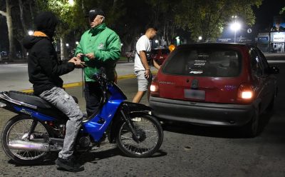 OPERATIVO DE SEGURIDAD Y CONTROL VEHICULAR EN LA PLAZA MITRE DE MONTE GRANDE