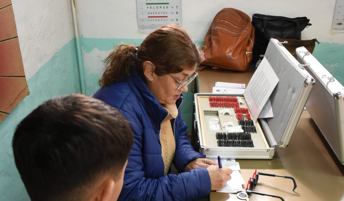 PROGRAMA OFTALMOLÓGICO ECHEverRÍA: CONTROLES VISUALES EN LA ESCUELA SECUNDARIA N° 8 DE EL JAGÜEL