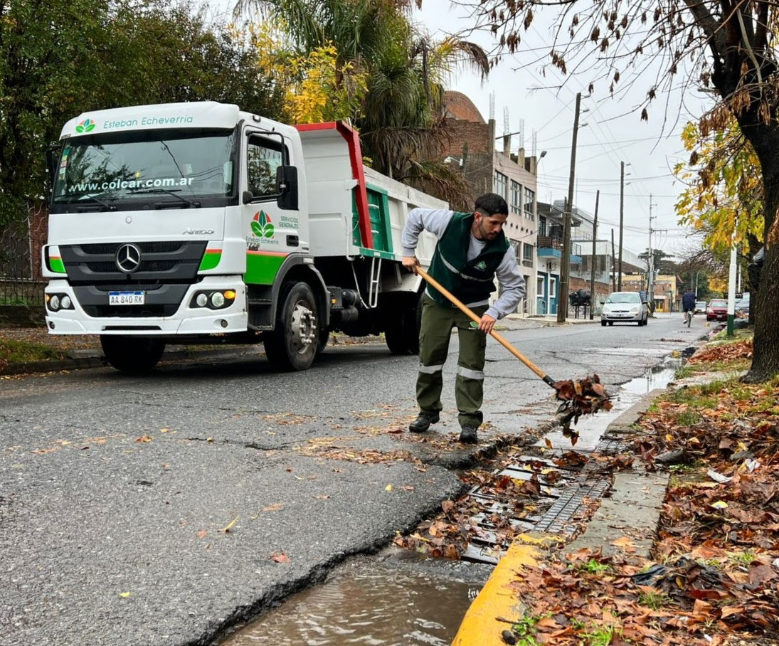 EL MUNICIPIO DESPLEGÓ UN IMPORTANTE OPERATIVO DE LIMPIEZA EN LOS BARRIOS DE LAS CINCO LOCALIDADES DEL DISTRITO
