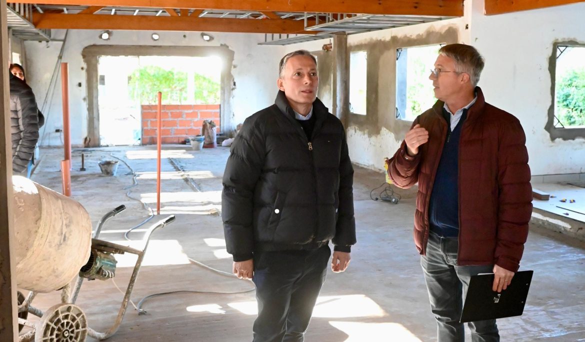FERNANDO GRAY VISITÓ LA FUTURA CLÍNICA VETERINARIA MUNICIPAL DE MONTE GRANDE