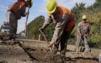 CANNING: AVANZAN LOS TRABAJOS DE BACHEO EN LA CALLE SARGENTO CABRAL