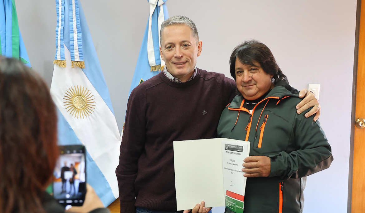 FERNANDO GRAY ENTREGÓ AUDÍFONOS A VECINAS Y VECINOS QUE ATRAVIESAN GRAVES PROBLEMAS DE SALUD