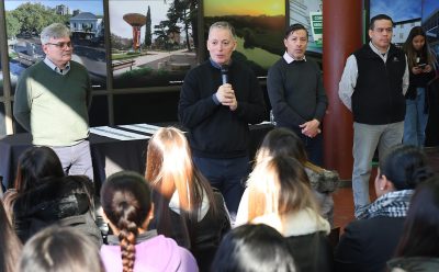 FERNANDO GRAY ENTREGÓ BECAS DE ESTUDIO PARA ASPIRANTES DEL DISTRITO A FORMAR PARTE DE LA POLICÍA BONAERENSE