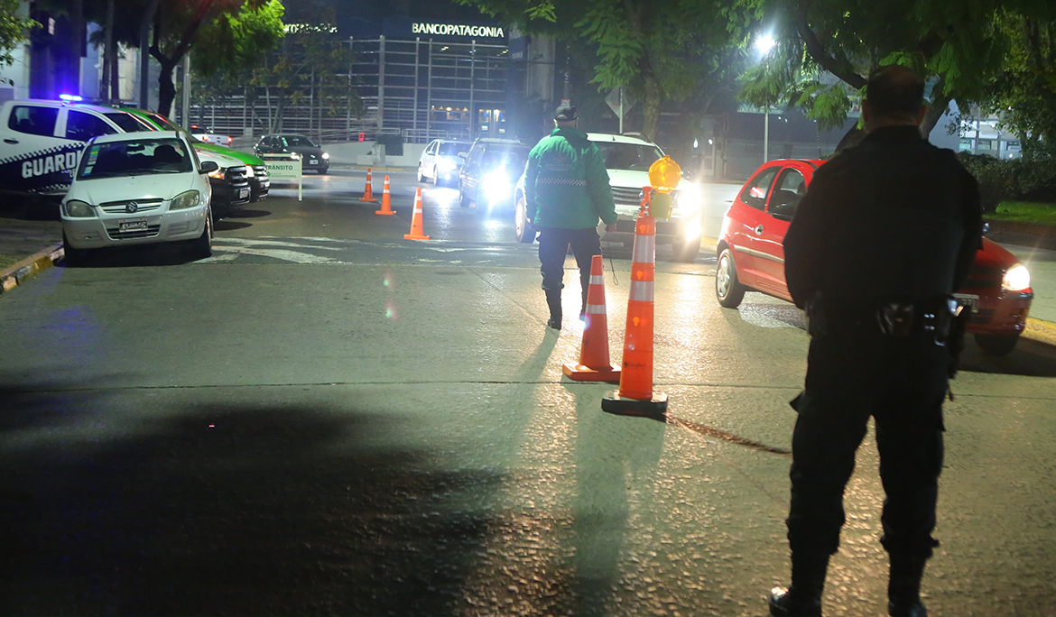 LA POLICÍA BONAERENSE JUNTO CON PERSONAL DE TRÁNSITO Y DE LA GUARDIA URBANA LOCAL REALIZARON UN OPERATIVO DE SEGURIDAD EN MONTE GRANDE