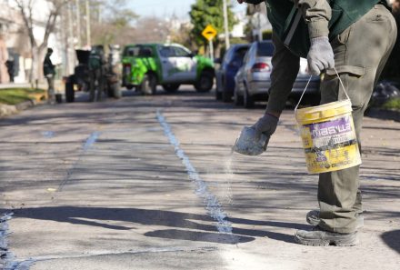 CONTINÚAN LAS TAREAS DE SELLADO DE JUNTAS EN MONTE GRANDE Y LUIS GUILLÓN