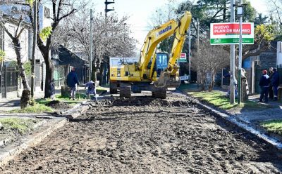 MONTE GRANDE: CONTINÚAN LAS OBRAS DE BACHEO
