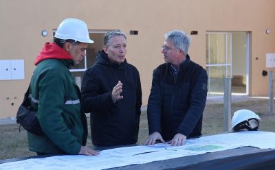 9 DE ABRIL: FERNANDO GRAY RECORRIÓ LAS OBRAS DE UN COMPLEJO HABITACIONAL DE VIVIENDAS