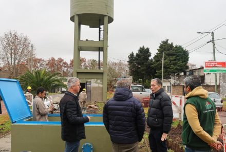 MONTE GRANDE SUR: FERNANDO GRAY SUPERVISÓ EL AVANCE DE LAS OBRAS PARA MEJORAR EL SERVICIO DE AGUA POTABLE EN EL BARRIO POLICIAL