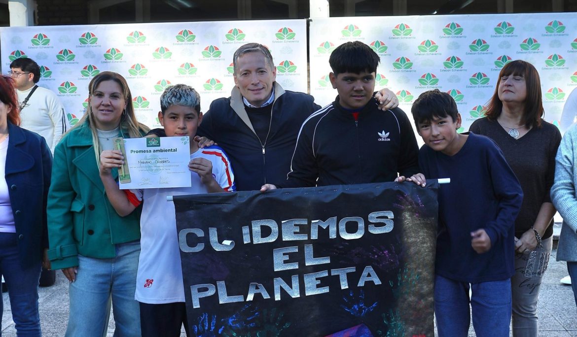 FERNANDO GRAY PARTICIPÓ DE LA PROMESA AL MEDIOAMBIENTE JUNTO A ESTUDIANTES E INSTITUCIONES DEL DISTRITO