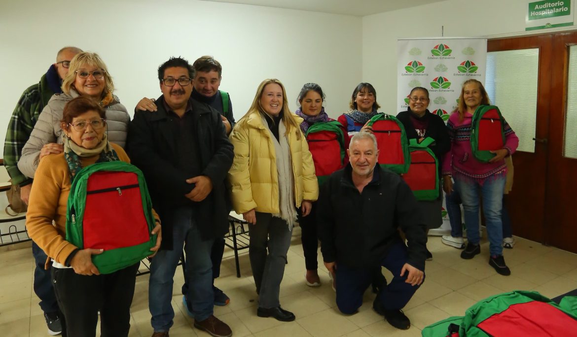 EL MUNICIPIO ENTREGÓ KITS ESCOLARES A ESTUDIANTESQUE CURSAN LA ESCUELA PRIMARIA PARA PERSONAS ADULTAS