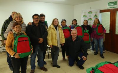 EL MUNICIPIO ENTREGÓ KITS ESCOLARES A ESTUDIANTESQUE CURSAN LA ESCUELA PRIMARIA PARA PERSONAS ADULTAS