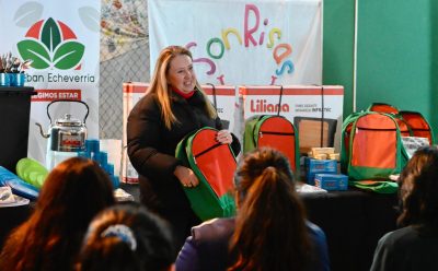 MONTE GRANDE: CONTINÚA LA ENTREGA DE KITS DE ESTUDIO A VECINAS Y VECINOS QUE CURSAN EL PLAN FINES