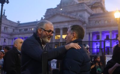 FERNANDO GRAY PARTICIPÓ DE LA MARCHA FRENTE AL CONGRESO NACIONAL