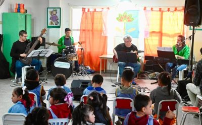EL ENSAMBLE MUNICIPAL PRESENTÓ UN SHOW EN EL CAI EL ZAIZAR