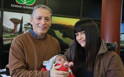 FERNANDO GRAY ENTREGÓ 71 TARJETAS DEL PLAN MÁS VIDA A VECINAS Y VECINOS DEL DISTRITO