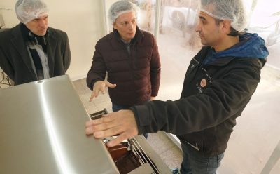 FERNANDO GRAY RECORRIÓ LA NUEVA PLANTA DE PRODUCCIÓN DE LA EMPRESA SR. ALFAJOR EN MONTE GRANDE
