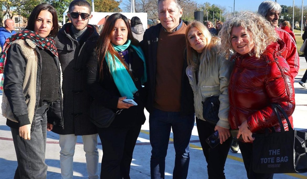 FERNANDO GRAY INAUGURÓ EL PLAYÓN DEPORTIVO DE LA PLAZA LA CAMPANA EN MONTE GRANDE