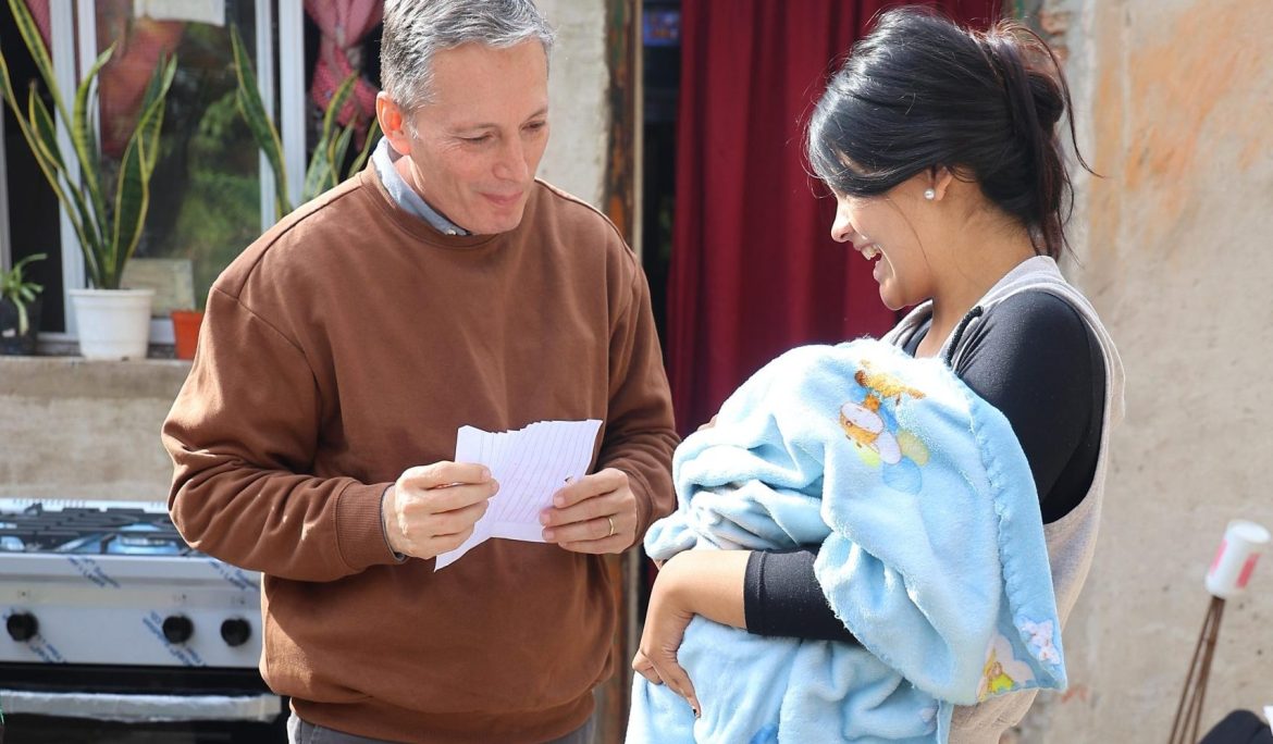 FERNANDO GRAY ENTREGÓ INSUMOS A UN EMPRENDIMIENTO LOCAL DE PASTELERÍA Y PANIFICADOS