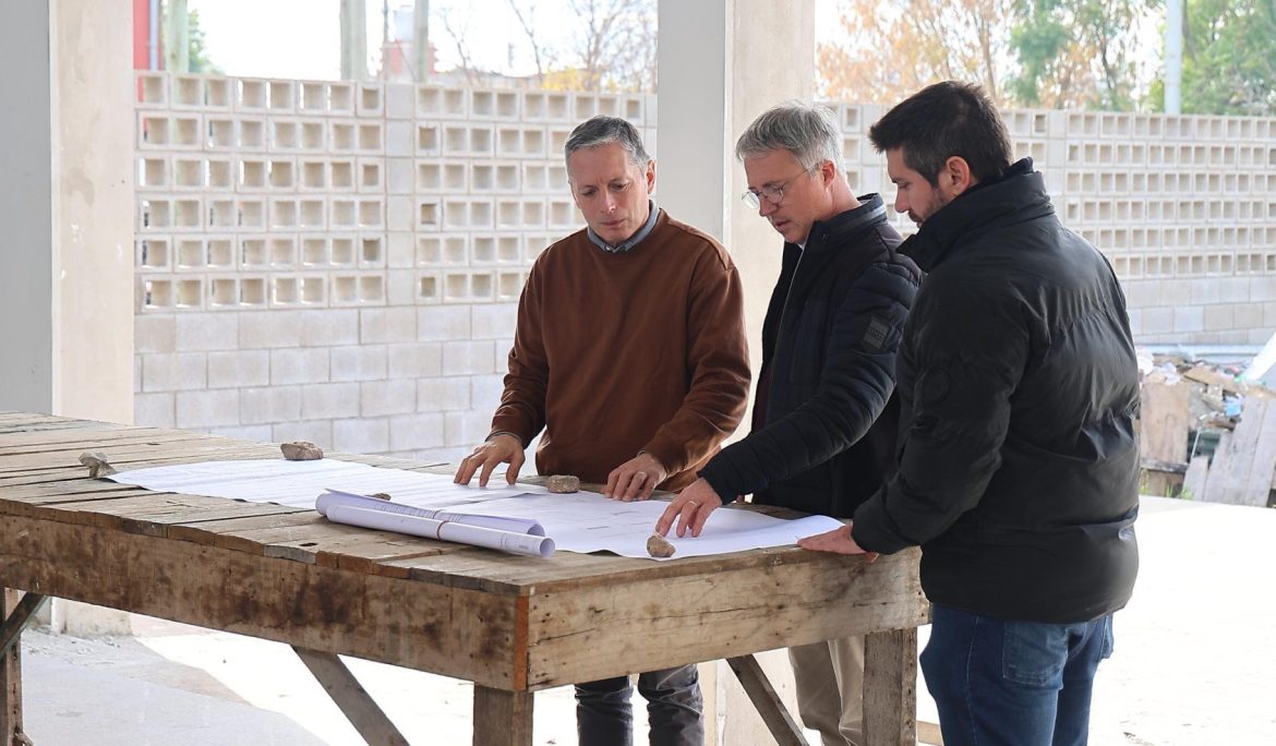 BARRIO PLAN FEDERAL: FERNANDO GRAY RECORRIÓ LAS OBRAS DE CONSTRUCCIÓN DE UN NUEVO ESTABLECIMIENTO EDUCATIVO