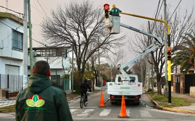 CONTINÚA LA INSTALACIÓN DE CONTADORES DE TIEMPO EN LOS SEMÁFOROS DEL DISTRITO